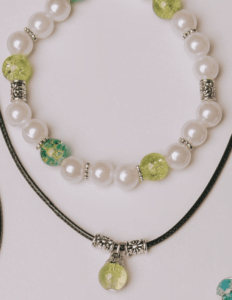 Ensemble collier et bracelet vert pale