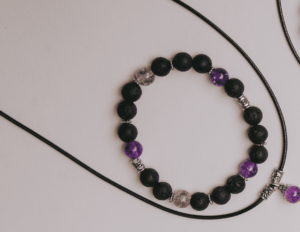 Ensemble collier et bracelet violet