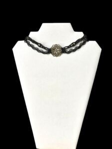 Collier ras le cou epique